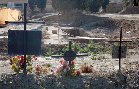 Omkring 4 400 personer avrättades och begravdes i massgravar vid kyrkogården San Rafael.