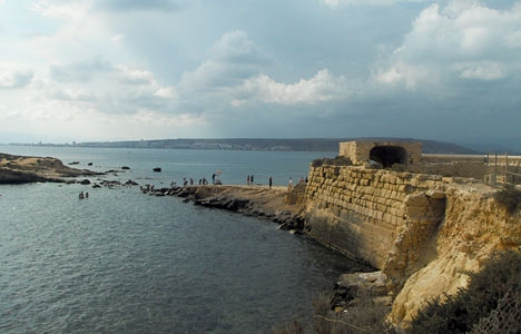 Blåhajen sågs senast vid Isla de Tabarca, åtta kilometer från där attacken ägde rum. Foto: Claudia Bañón/Wikimedia Commons