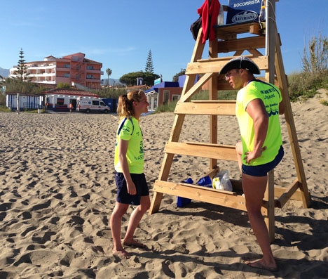 Strandvakter på Costa del Sol efterlyser möjligheten att bötfälla badgäster som inte respekterar säkerhetsnormerna.