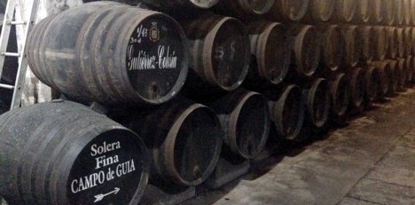 Solera kommer från det spanska ordet för mark. Den sherry som buteljeras tas alltid från faten underst, men aldrig mer än en tredjedel av innehållet i taget.