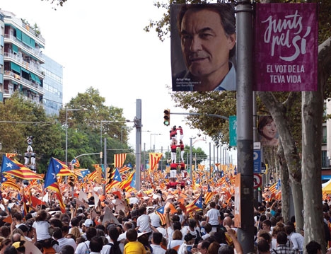 I årets manifestationer på Kataloniens dag deltog både nuvarande och tidigare regionalpresidenten, för första gången. Foto: Sarah Olsson 