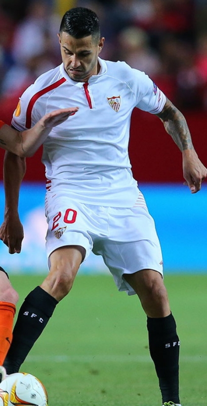 Sevillas Vitolo gav Spanien ledningen med 1-0.