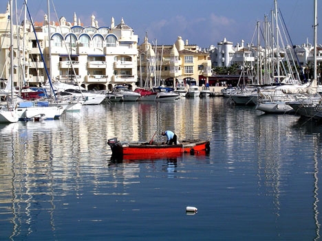 Fritidshamnen i Benalmádena förblir som den är tills vidare.