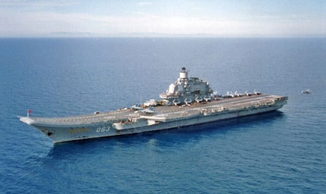 Den ryska flottan leds av hangarfartyget Amiral Kuznetsov.