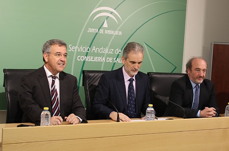 Esteponas borgmästare José María García Urbano (till vänster) vid presentationen av projektet. Foto: Ayto de Estepona