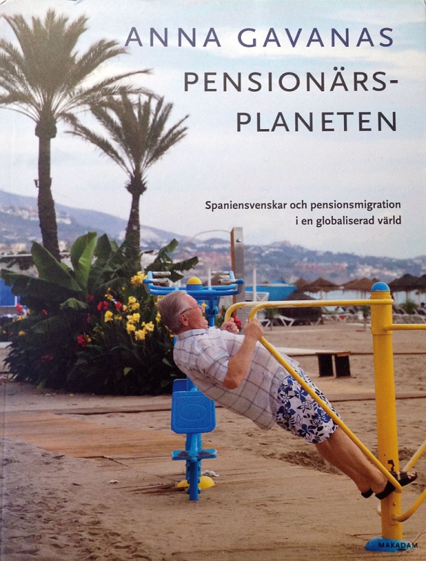 Pensionärsplaneten är en studie av Spaniensvenskar på Costa del Sol och Kanarieöarna, som vänder sig till en bred publik.