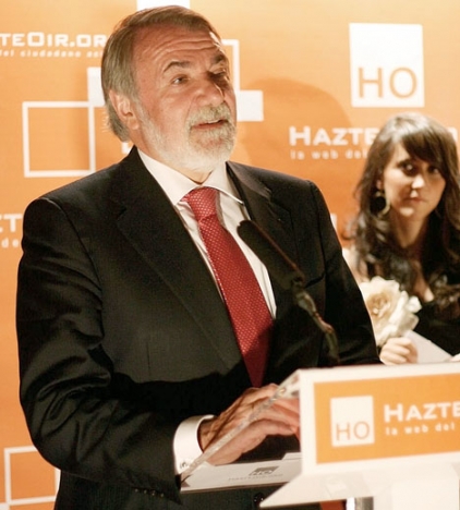 PP:s ordförande i EU-parlamentet Jaime Mayor Oreja är en av flera PP-toppar som har band med ultrakonservativa Hazte Oír.