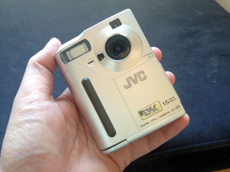 Först kom hemsidan, 1997 och senare den första digitala kameran, som införskaffades i Gibraltar.