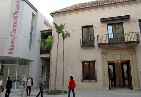 Museo Carmen Thyssen ligger på Calle Compañía, 10, nära Plaza de la Constitución i Málaga.