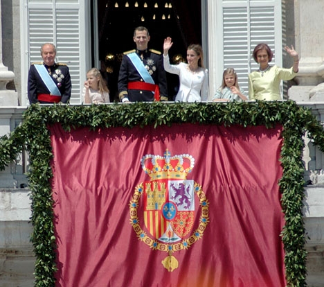 Min bild av kungafamiljen på balkongen i Palacio Real, när Felipe kröntes 19 juni 2014.