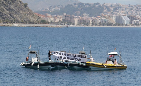 Motståndet mot de planerade musselodlingarna utanför Almuñécar har varit enormt. Foto: Ayto de Almuñécar