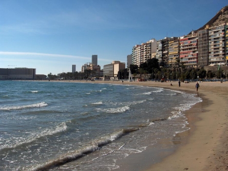 Tragedin inträffade på stranden El Postiguet, i Alicante.