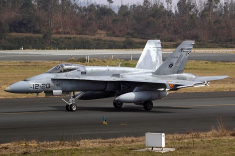 Spanskt jaktflyg av modellen F-18. Foto: Bene Riobó/Wikimedia Commons