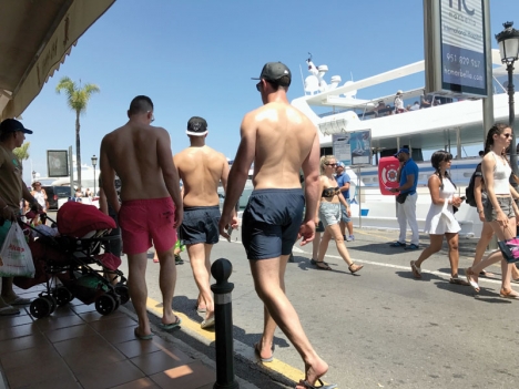 SKRÄPTURISM  Medan områden som Barcelona och Balearerna förefaller ha sprängt hållbarhetsgränserna för turismen är problemet på Costa del Sol en turism av allt sämre kvalitet.