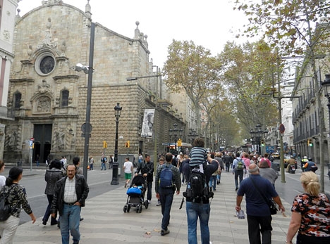 Det stora antalet olika nationaliteter bland de skadade och döda vid attentatet på Las Ramblas vittnar om den enorma mängden turister från olika länder som dagligen vistas i Barcelona.