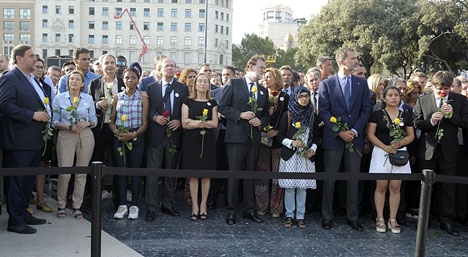 Kung Felipe och samtliga ledande politiker i Spanien tågade sida vid med olika folkgrupper i Barcelona.