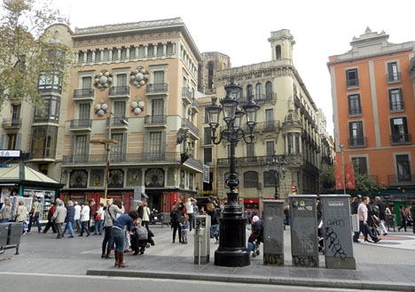 Sammanlagt 15 personer har avlidit efter attentatet vid Las Ramblas i Barcelona och en i Cambrils.