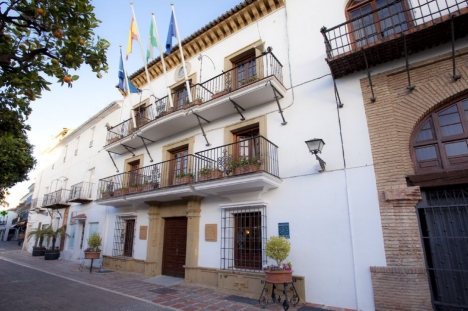 Fullmäktigerådet arbetade i kommunhuset som ligger vid apelsintorget Plaza de los Naranjos. Foto: Ayto de Marbella