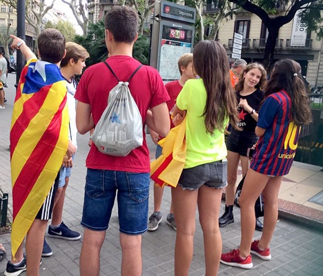 De katalanska separatisterna mobiliserar sig inför morgondagens omröstning. Foto: Petra S.G