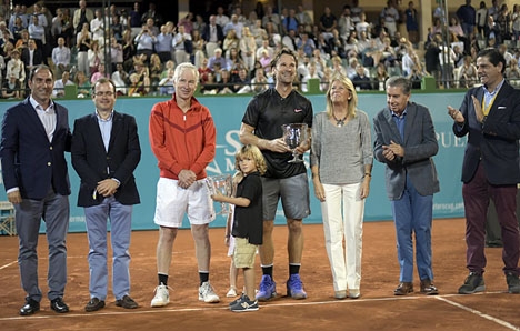 Puente Romano Tennis Club fylldes ännu ett år för att se flera klassiska tennisstjärnor i Senior Masters Club. Foto: C.Vela