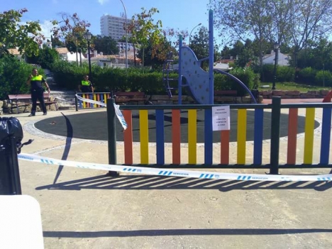 Lokalpolisen i Marbella har tvingats försegla flera lekparker i La Campana. Foto: Facebook