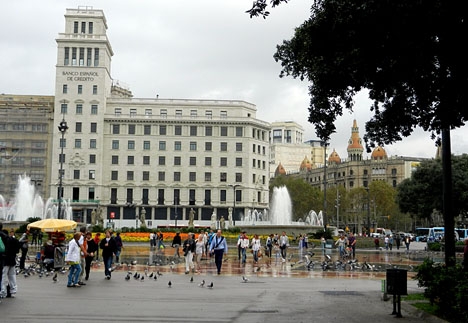 På Barcelonas gator syns inga tecken på att Katalonien varken blivit självständigt eller skulle ha intervenerats.