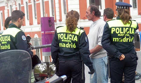 Ett hundratal nattpatrullerande lokalpolisen i Madrid deltog i den kontroversiella chatten.