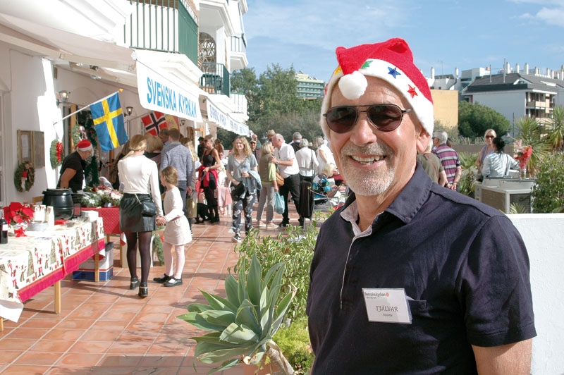 Redan lördag 25 november var det julstämning genom Svenska kyrkans stora basar i Fuengirola. Tjälvar Åslund hälsade alla gäster välkomna i tomteluva och kortärmad tröja, men så var det också cirka 20 grader i solen.