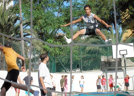 Oljud från skolgymnastik har i två fall lett till dryga böter i Málaga.