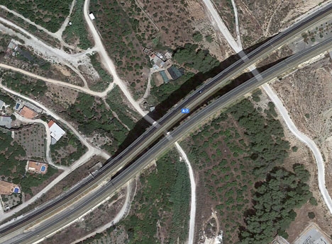 Motorvägsbron över ån Chíllar. Foto: Google Maps