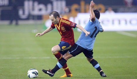 Världsstjärnor som Andrés Iniesta riskerar att uteslutas ur VM i Ryssland nästa år. Foto: Hanson K Joseph/Wikimedia Commons