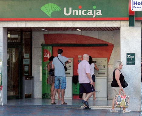 Affären omfattar sammanlagt 4 000 fastigheter som tidigare återtagits av sparbanken Unicaja.