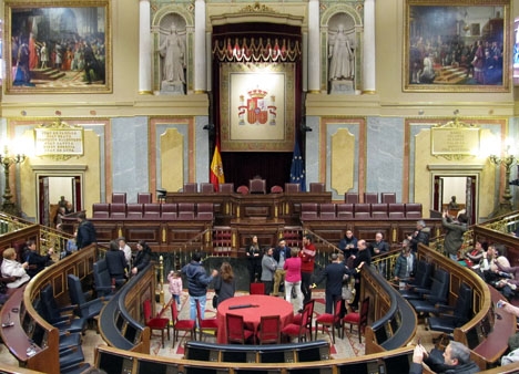 Kontrollen av riksledamöternas intäkter och tillgångar är fortfarande undermålig i Spanien.