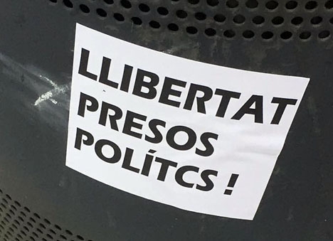 De katalanska separatisterna talar om politiska fångar och kräver att deras häktade kollegor släpps. Foto: Petra S.G