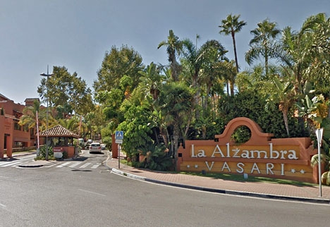 Infarten till lyxområdet La Alzambra. Foto: Google Maps