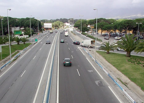 Enligt en kontroversiell plan som utarbetas av Junta de Andalucía skulle kustvägen A7 väster om Málaga göras om till en stor boulevard.