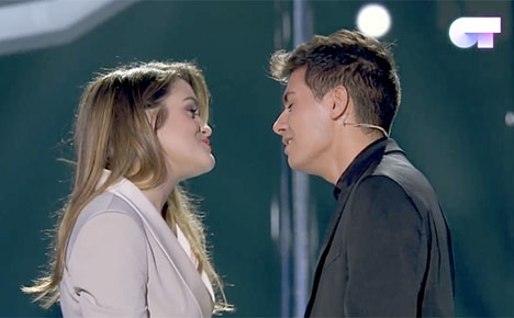 Amaia Romero och Alfred García sjunger 