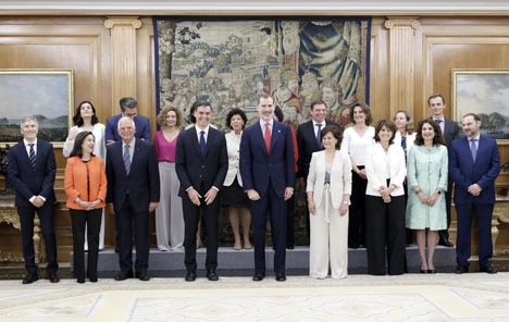 Den nya socialistregeringen svor ämbetseden 7 juni inför kung Felipe VI. Foto: Casa de S. M. El Rey