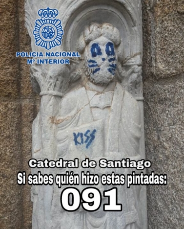 Nationalpolisen efterlyser på sociala nätverk tips som kan leda till att spåra den eller de som vandaliserat katedralen i Santiago de Compostela.