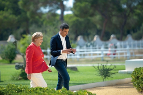 Spaniens regeringschef Pedro Sánchez tillbringade en helg i augusti med Tysklands förbundskansler Angela Merkel i Huelva, där de diskuterade flyktingfrågan.