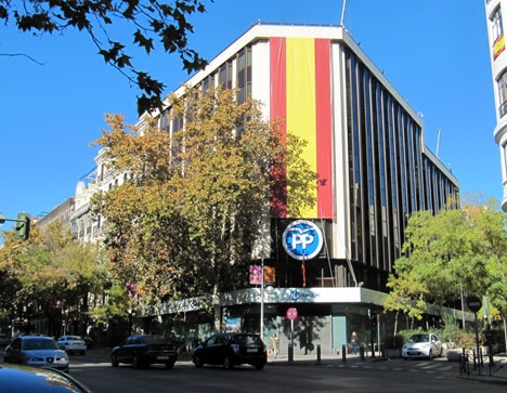 En omfattande renovering av Partido Populars huvudkontor vid Calle Génova i Madrid ska ha betalats nästan uteslutande svart.