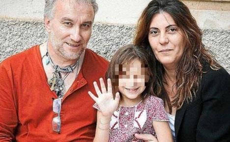 Det dömda paret är rikskända i Spanien, då det framträtt med sin dotter i en rad tv-program för att be om bidrag.