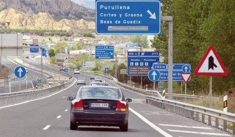 Näringsministern José Luís Ábalos flaggar för avgifter på samtliga motorvägar i Spanien.