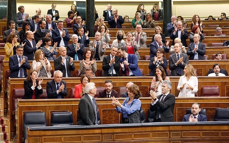 Ett av de senaste bottennappen i riksparlamentet var den påstådda spottloskan mot utrikesministern Josep Borrell.