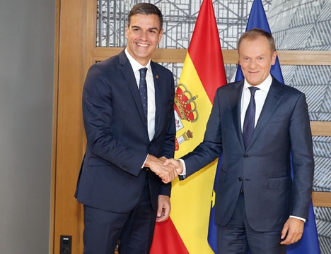 Pedro Sánchez och Donald Tusk vid ett tidigare möte.