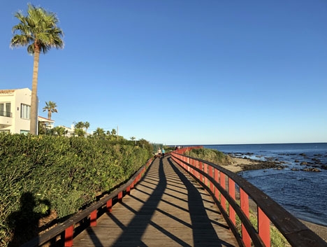 Landgångspromenaden i höjd med Riviera del Sol.