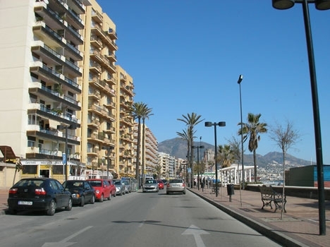 Attackerna inträffade tidigt på morgonen 23 november på strandpromenaden i Fuengirola.