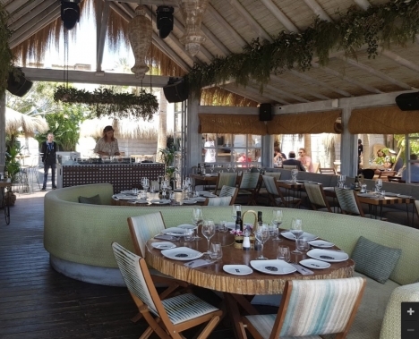 Restaurangen Playa Padre var byggd i trä med halmtak och blev snabbt övertänd.  Foto: Google Maps