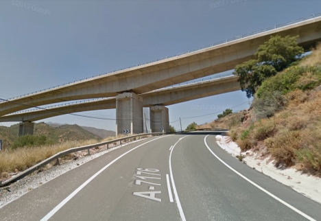 Bilen föll ned från betalmotorvägen på landsvägen mot Istán. Foto: Google Maps
