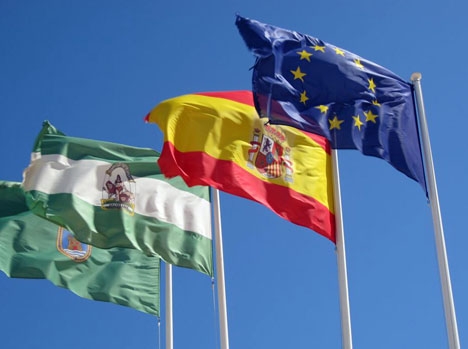 Den grönvita andalusiska flaggan kommer vaja för bar himmel 28 februari.